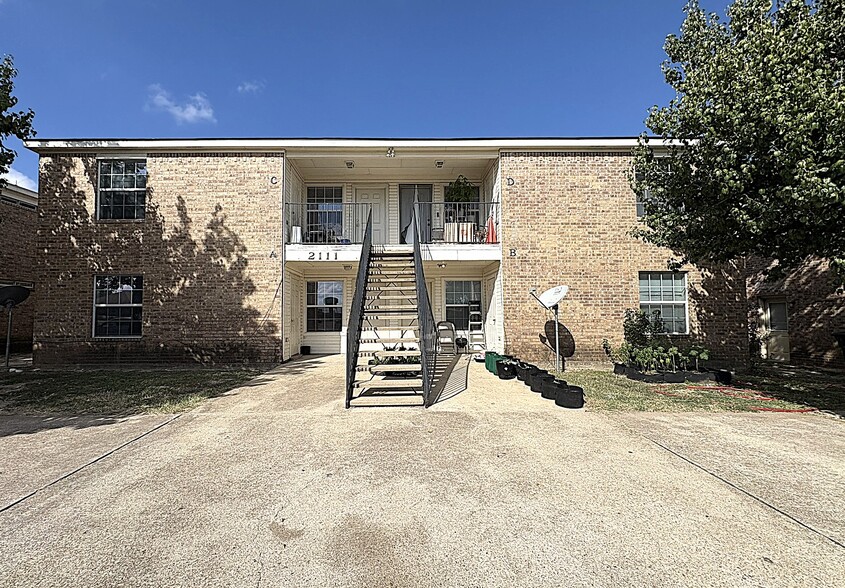 Building Photo - 2111 Jennifer Dr
