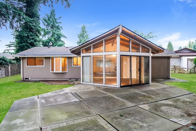 Building Photo - 14718 104th Ave E