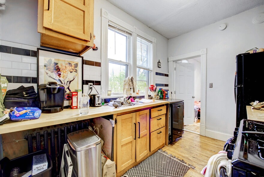 Primary Photo - 3113 Harriet Ave