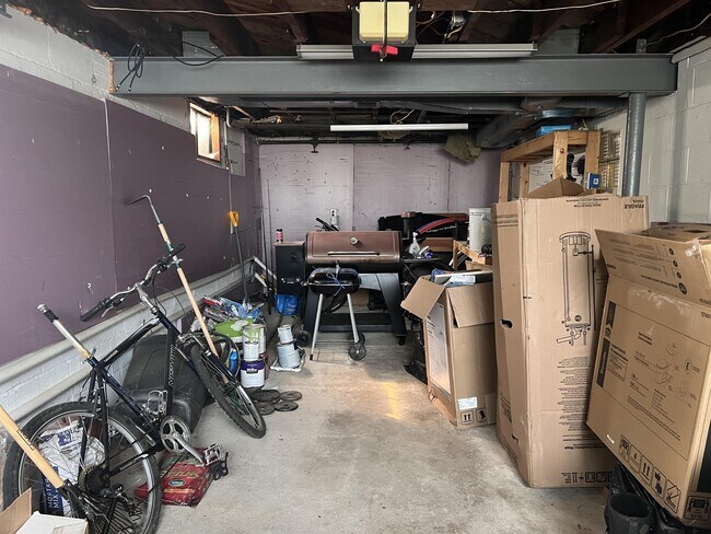 Building Photo - 1135 Sunset Dr