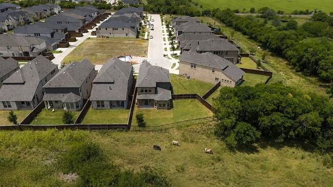 Building Photo - 3100 Greenbriar Dr