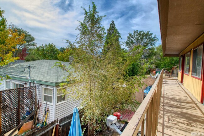 Building Photo - 1036 Bell St