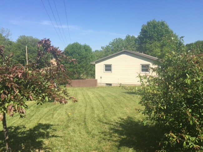 Building Photo - 3 Bed 2 Bath Home