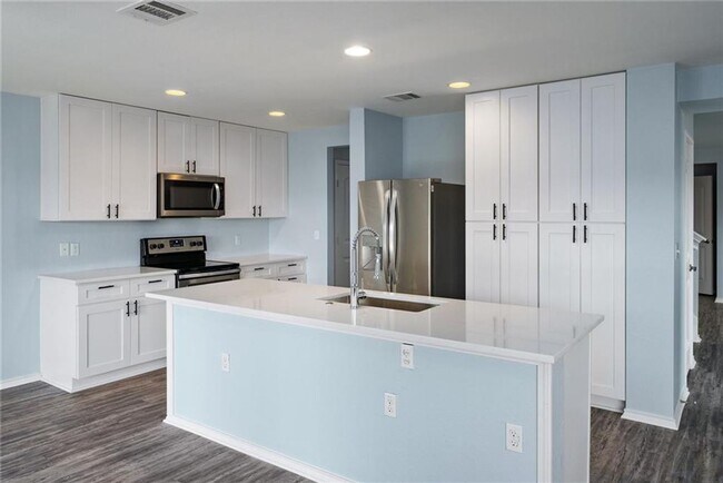 Building Photo - Beautifully remodeled gourmet kitchen with...