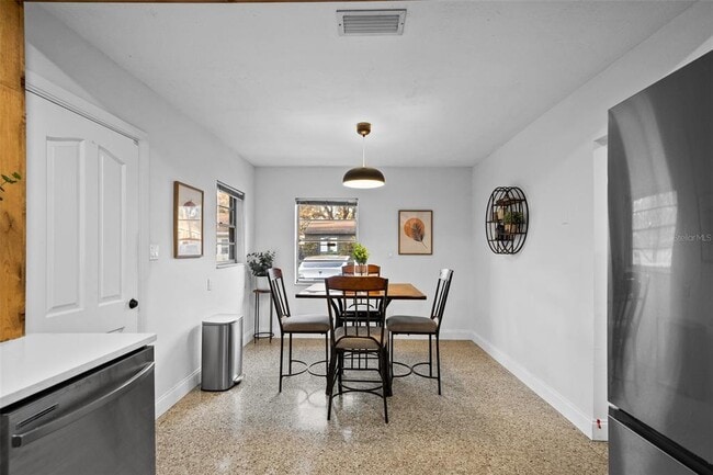 Building Photo - 314 W Alva St