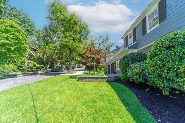 Building Photo - Enchanting Portland Heights 5BD House: Your Dream Home with a Garden View