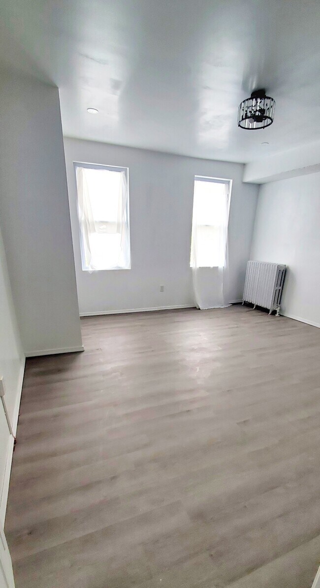 Building Photo - 623 N 64th St