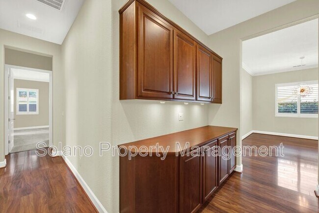 Building Photo - 949 Lancaster St