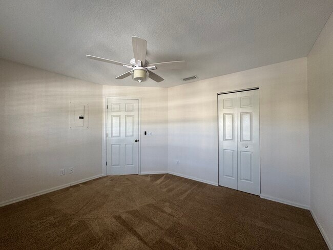 Building Photo - 202 Silver Lake Dr