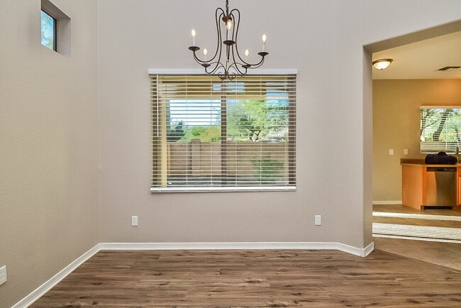 Building Photo - 122 E Camino Limon Verde