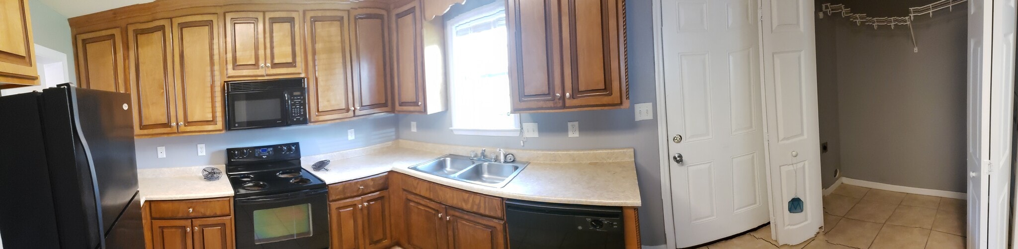 Kitchen 2 - 2717 Pineview Dr