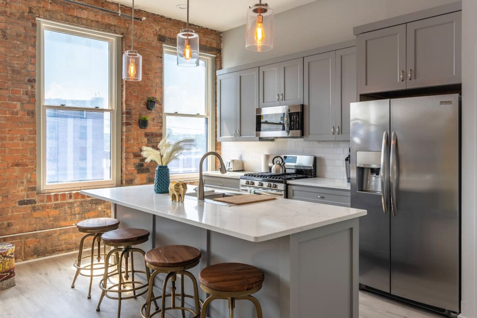 Building Photo - 1906 Elm St