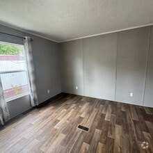 Building Photo - 2800 W Memorial Dr