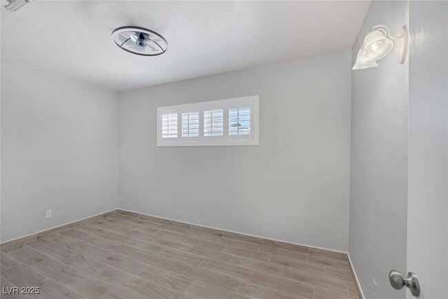 Building Photo - 1720 Eastwood Dr