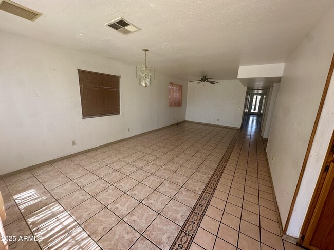 Building Photo - 3038 W Palm Ln