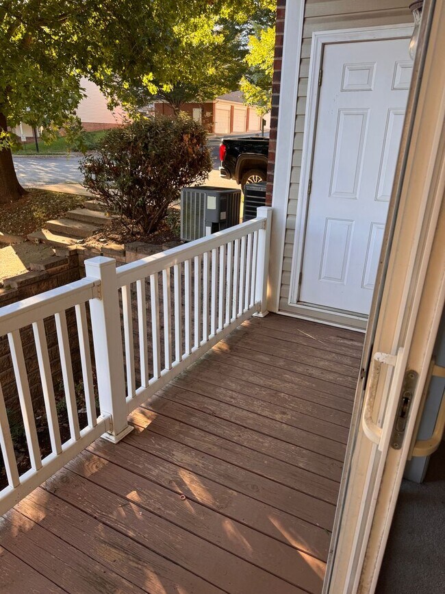 Building Photo - 3 Bedroom || 2 Bathroom Main Level Apartme...