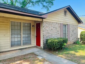 Building Photo - 104 Peachtree Ct