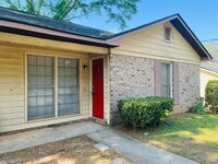 Building Photo - 104 Peachtree Ct