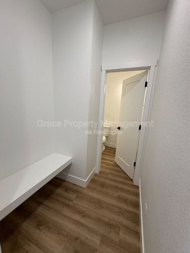 Building Photo - 2657 W 68th Pl