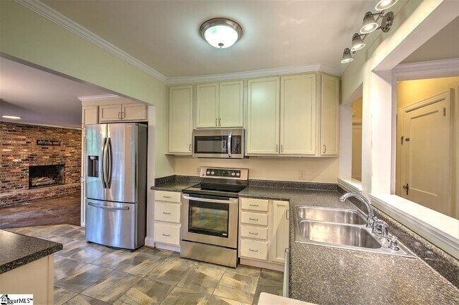 Building Photo - 10 Buist Ave