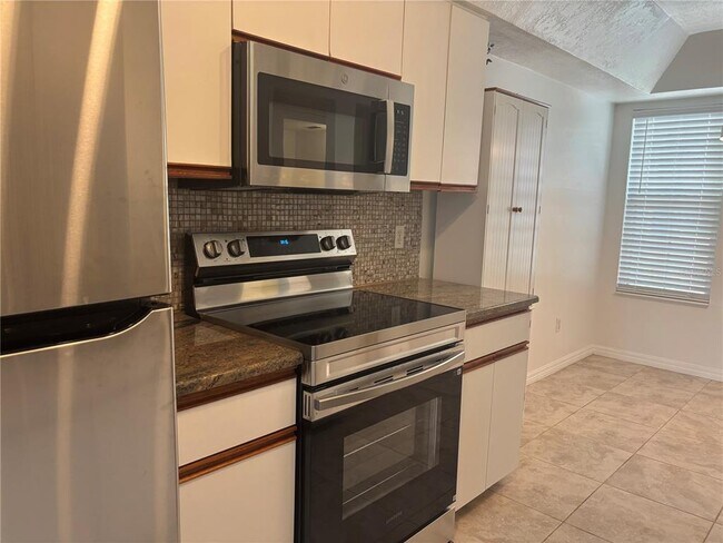 Building Photo - 4813 Coachmans Dr