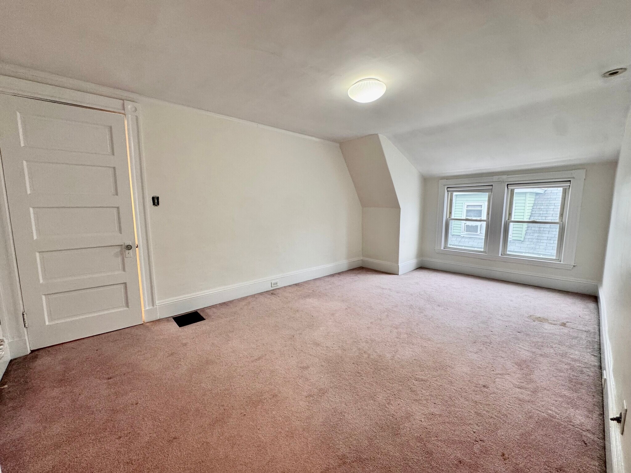 Building Photo - 41 Rich St