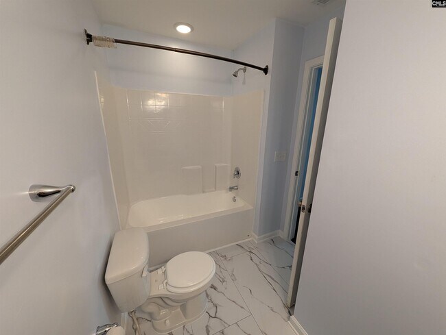 Building Photo - 13 Lillie Ln