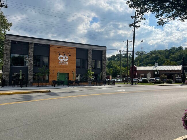 Building Photo - 25 Laurel Ave