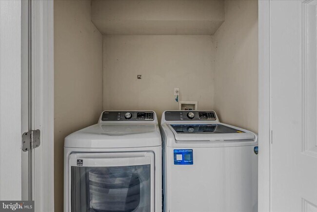 Building Photo - 36 Bruce Dr