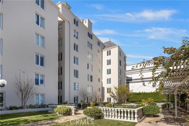 Building Photo - 1424 N Crescent Heights Blvd