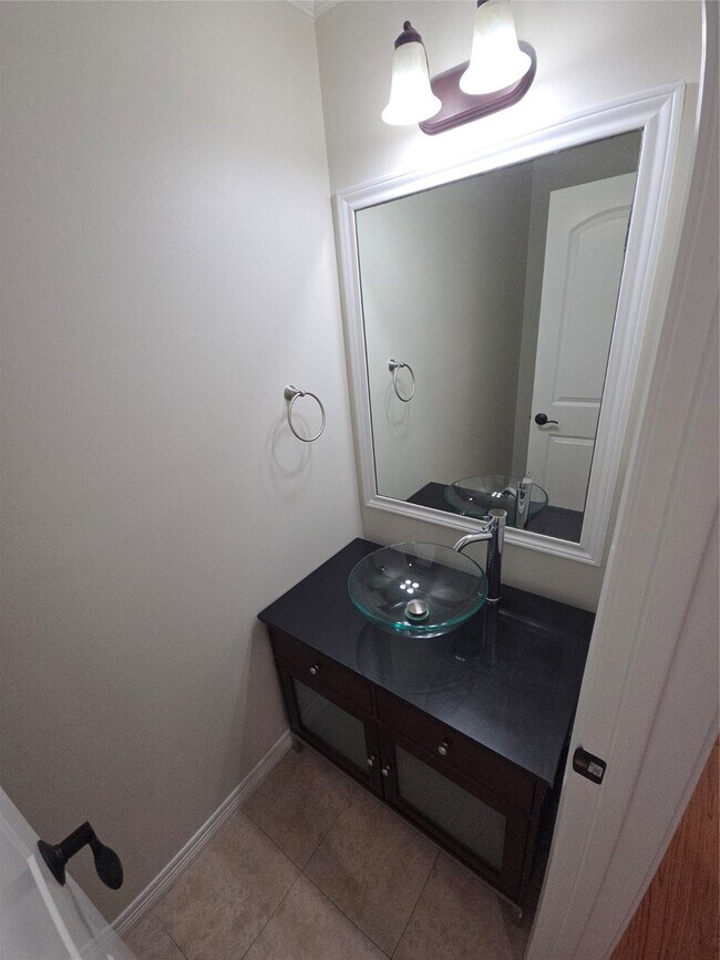 Building Photo - 3117 Fairdale Oaks E