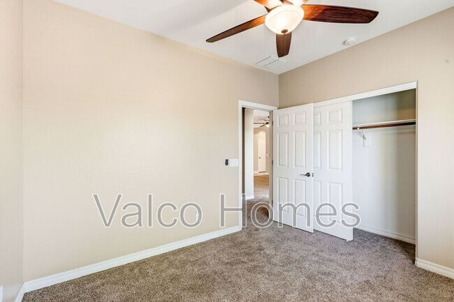 Building Photo - 2717 E Ficus Way