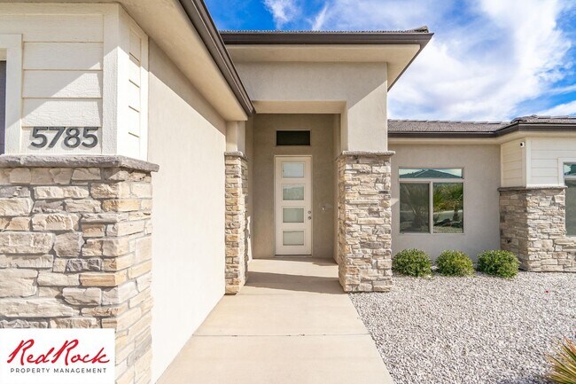 Building Photo - Comfort, Space & Style with a 3-Car Garage Small Dog Friendly!