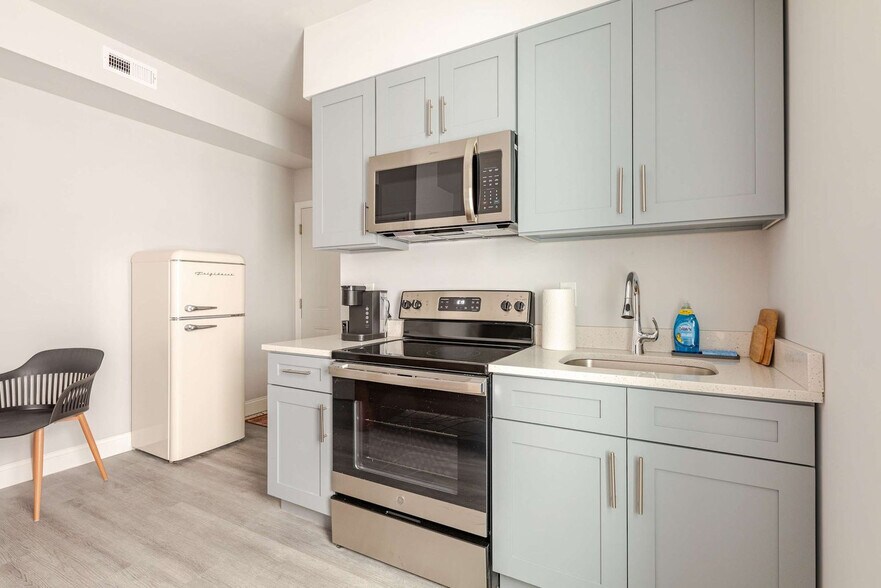 Building Photo - 1418 S 9th St