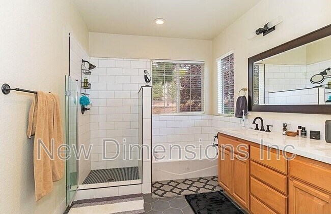 Building Photo - 7891 Morgan Pointe Cir
