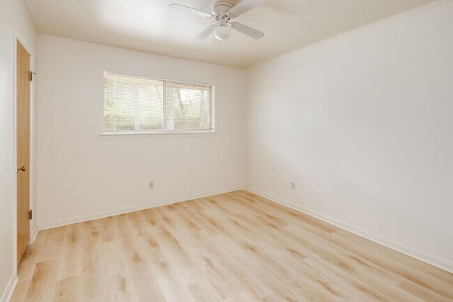 Building Photo - AUGUST PRE-LEASE! 3 bed, 2 bath home in Eastgate!