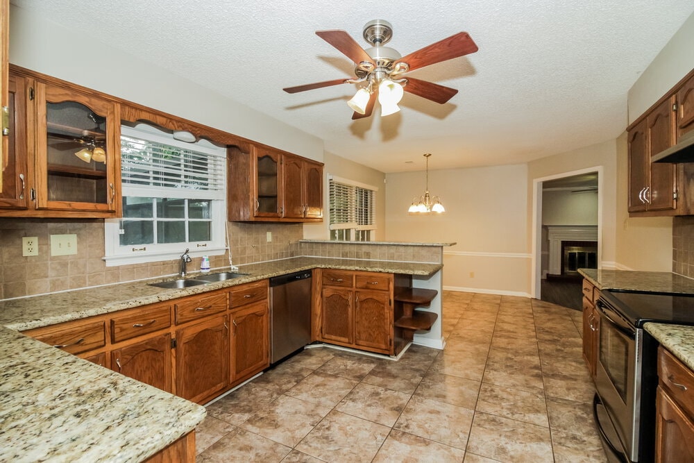 Building Photo - 405 Locust Grove Dr