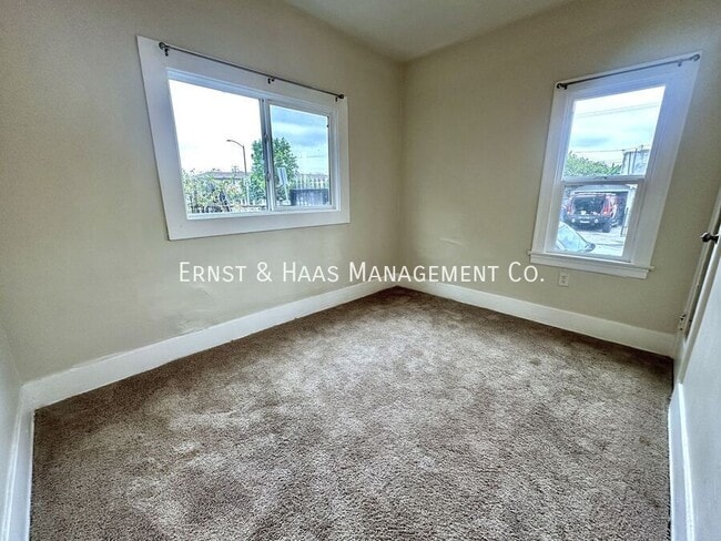 Building Photo - 702 E Burnett St