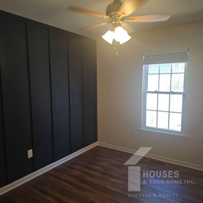 Building Photo - 5 Haley Ct
