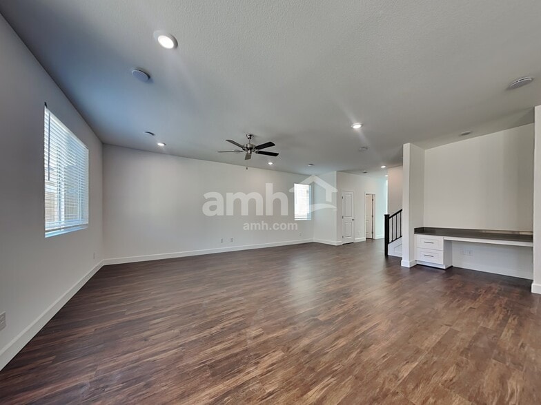 Building Photo - 8925 Carmine Cob Ave