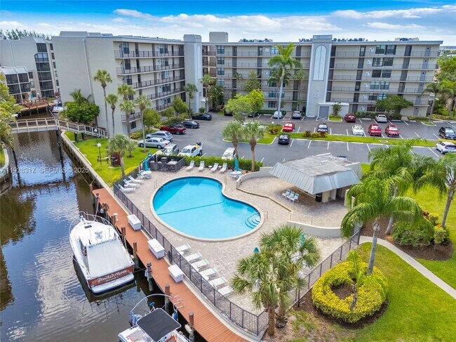 Building Photo - 12 Royal Palm Way