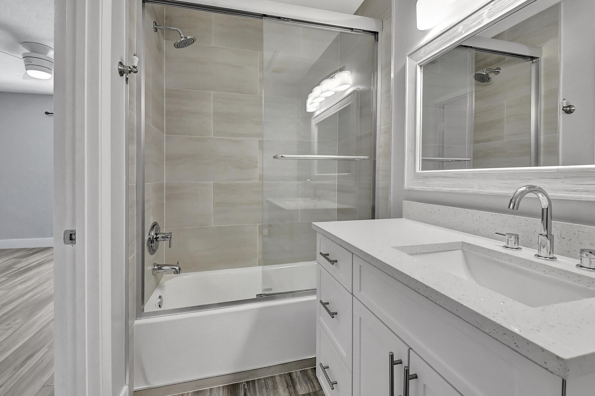 Building Photo - 815 W Boynton Beach Blvd