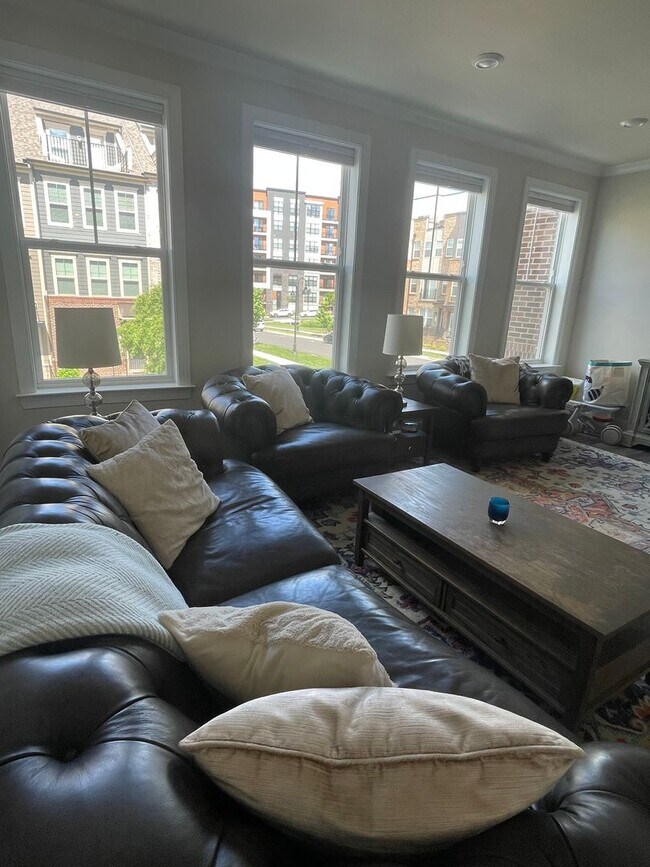 Building Photo - FOUR LEVEL TOWNHOUSE IN DOWNTOWN CROWN, 2 ...