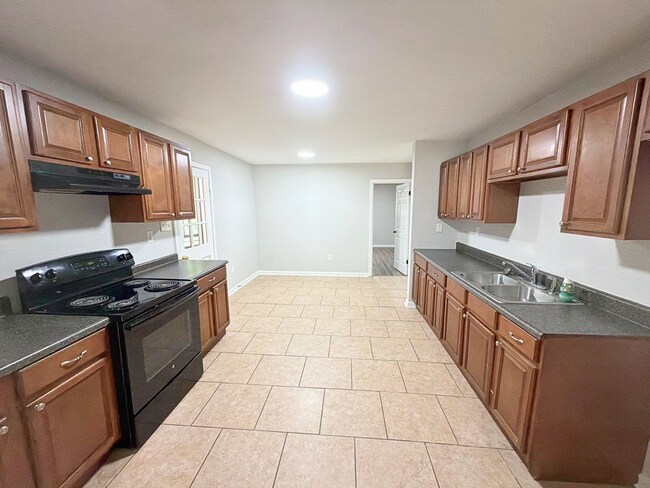 Building Photo - 3587 Hallbrook St