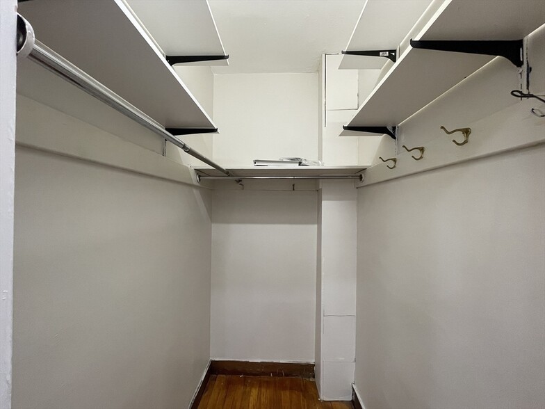 Building Photo - 62 Queensberry St