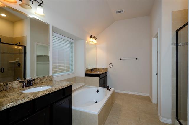 Building Photo - 10876 Leesa Dr