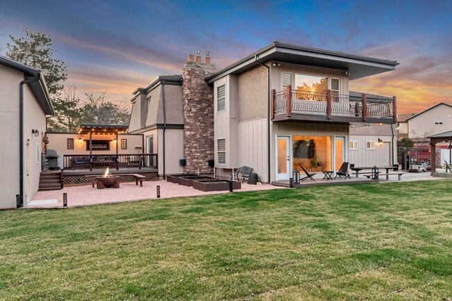 Building Photo - Beautiful 5-Bedroom Home in Sandy!