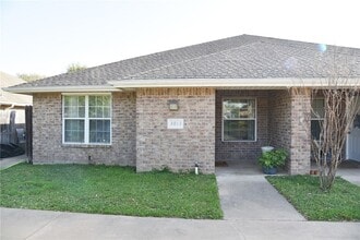 Building Photo - 3813 Oldenburg Ln