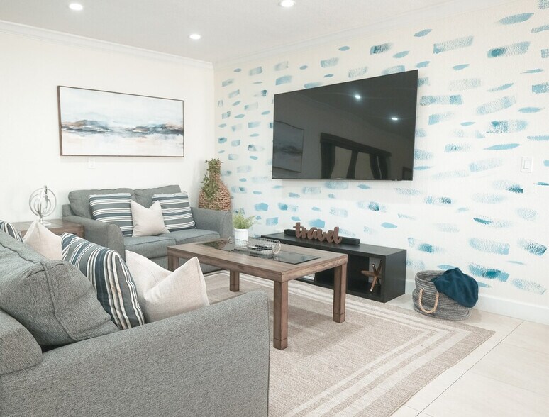 Building Photo - 960 NE 90th St