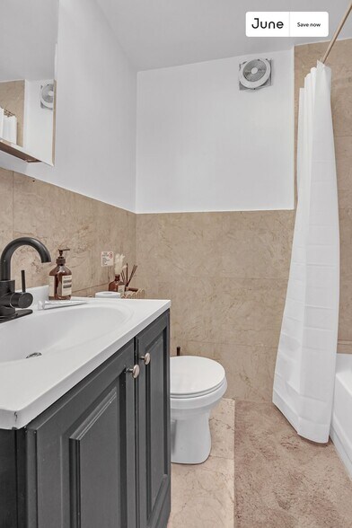 Building Photo - 336 W 46th St